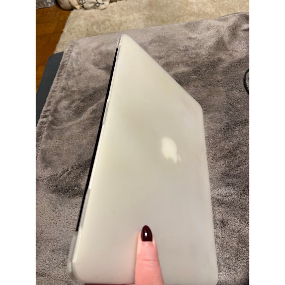 Macbook Air 2013 8GB Laptop Silver color - Picture 4 of 10